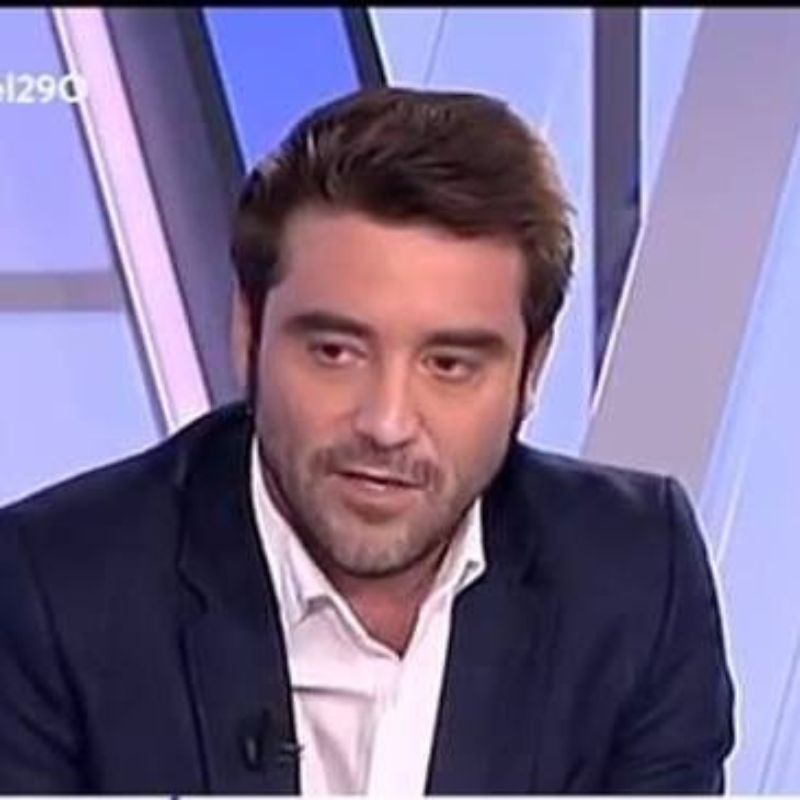 ¿Quién es Javier García Negre, el periodista español que desembarcó en el universo libertario?